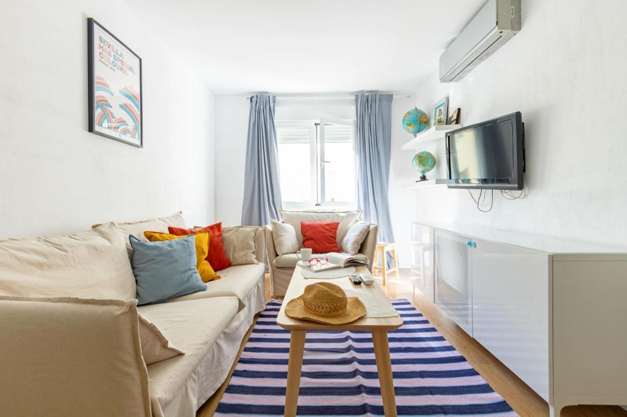 Colours Apartment And Garage Historical Center 4 Pax Sevilla Bagian luar foto