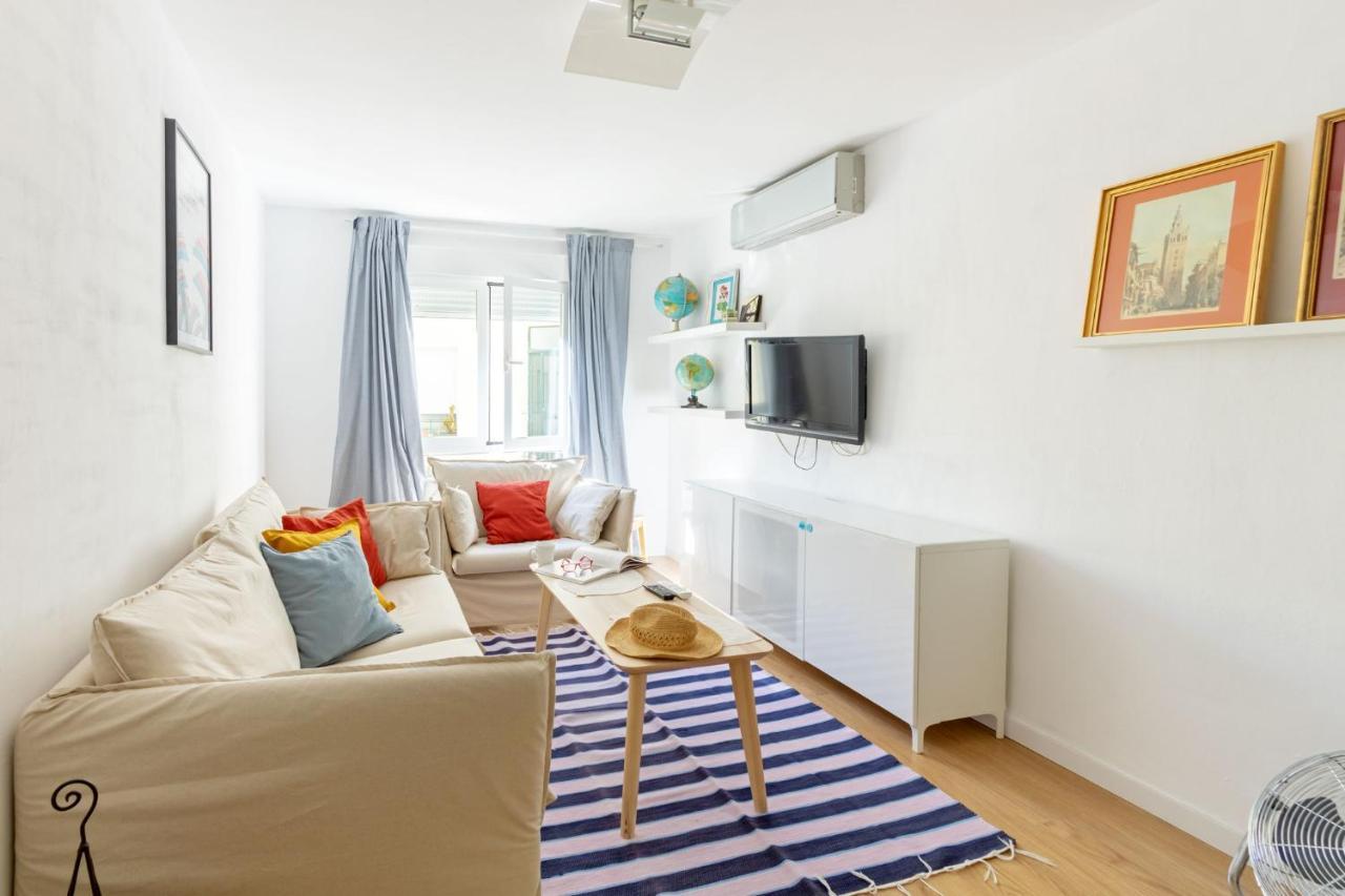 Colours Apartment And Garage Historical Center 4 Pax Sevilla Bagian luar foto