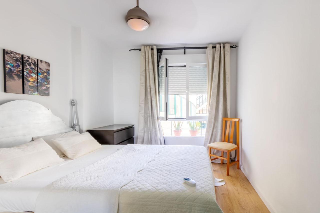 Colours Apartment And Garage Historical Center 4 Pax Sevilla Bagian luar foto