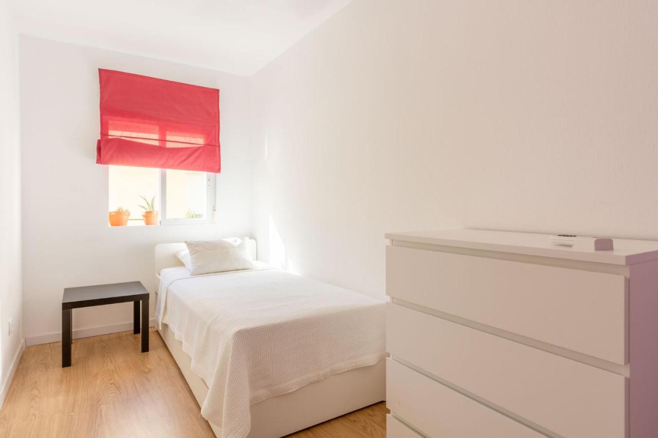 Colours Apartment And Garage Historical Center 4 Pax Sevilla Bagian luar foto